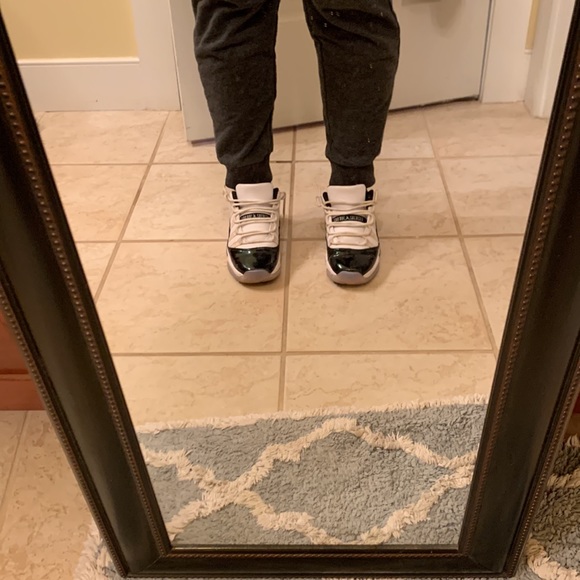Jordan 11’s low top size 5.5y - Picture 11 of 12